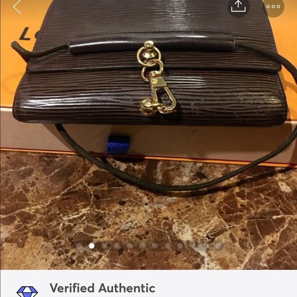 SOLDAuthentic Louis Vuitton Epi Wallet - Picture 2 of 12